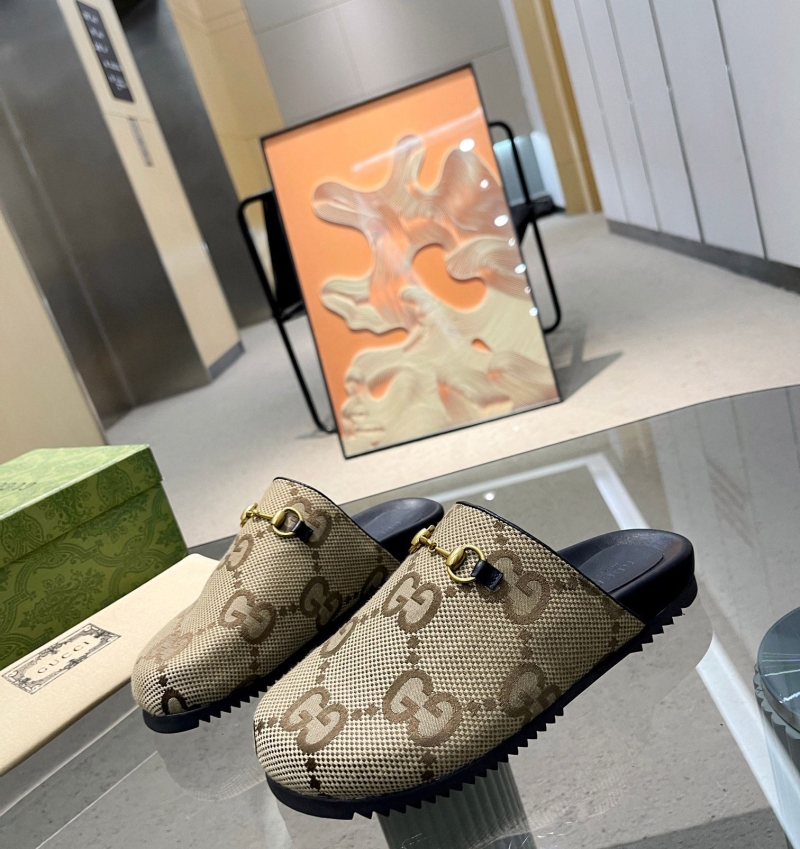 G*u*i slippers